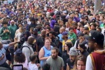 世俱杯参赛资格-场面火爆！CS2观众席沸腾不已