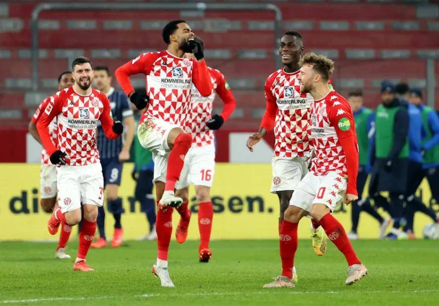 世俱杯奖金-关于弗赖堡不敌门兴格拉德巴赫，遭遇两连败的信息