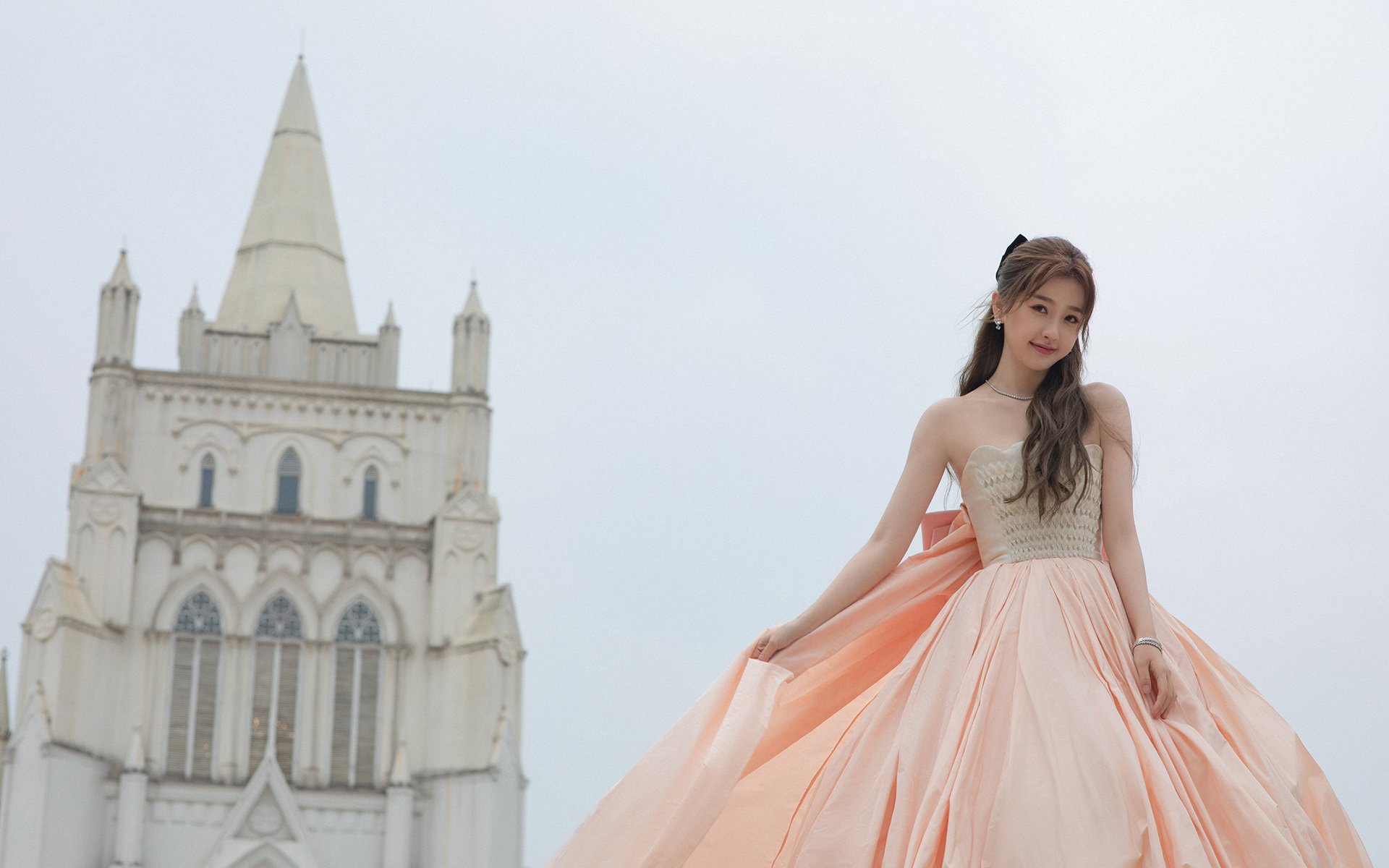 世俱杯直播-F1街道赛焦点战，哥伦比亚巅峰对决瑞士，惊险夺冠